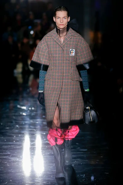 Look 14